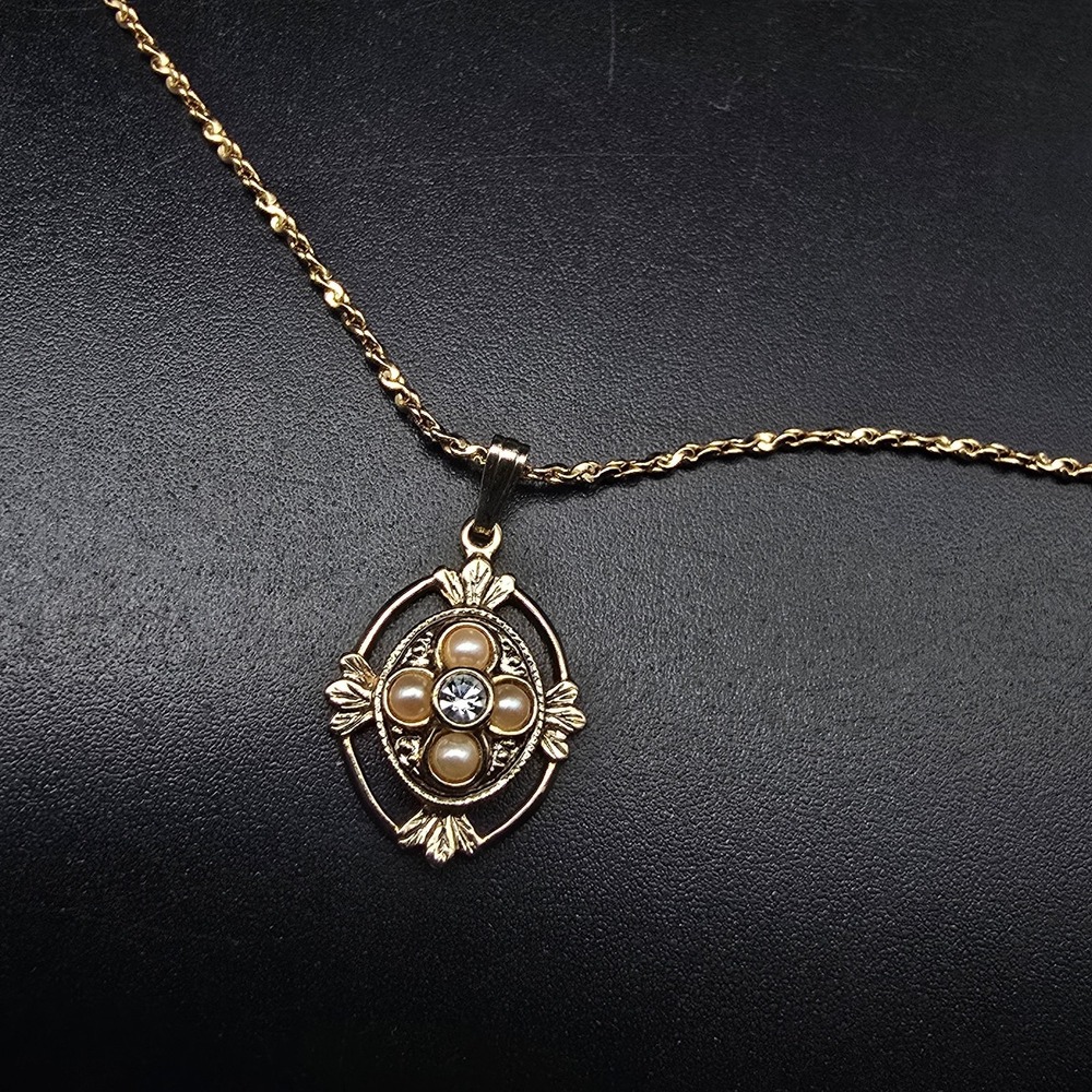 Avon 1983 Victorian Delicate Necklace Gold Tone Faux Pearl Vintage